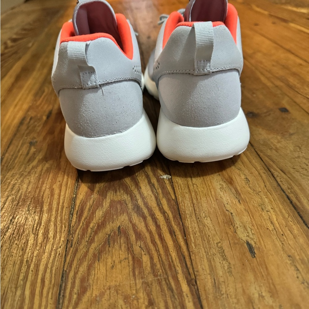NIKE Mens Roshe One Premium Shoe (Size 8 Pure Platinum/Pure Platinum-Wolf Grey) - Picture 5 of 7
